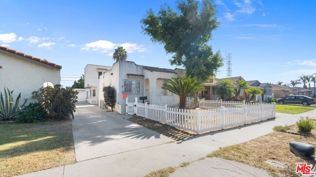 8960 San Luis Ave in South Gate, CA - Building Photo - Building Photo