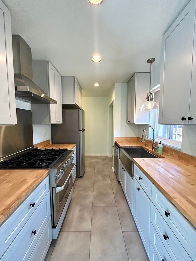 property at 312 W 9th Ave