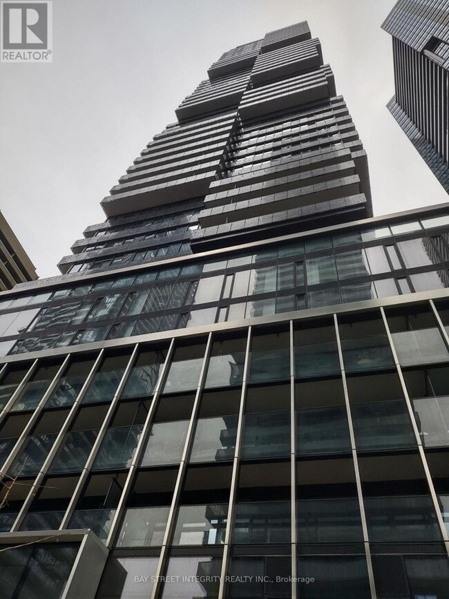 55 Charles St E in Toronto, ON - Building Photo - Building Photo