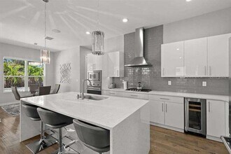 6717 S Dauphin Ave in Tampa, FL - Building Photo - Building Photo