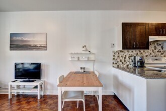 3953 De Bullion Rue in Montréal, QC - Building Photo - Building Photo