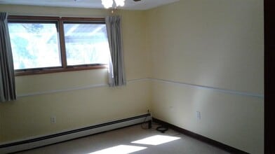 2432 Rhonda Dr in Vestal, NY - Building Photo - Building Photo