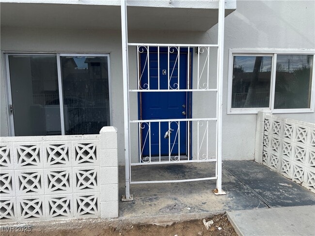 537 Calcaterra Cir in Las Vegas, NV - Building Photo - Building Photo