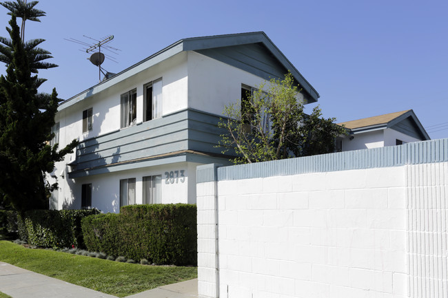 2873 Mendoza Dr in Costa Mesa, CA - Foto de edificio - Building Photo