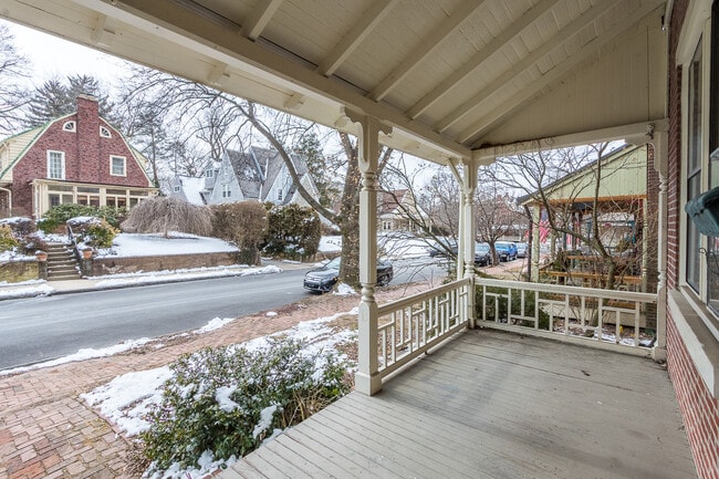 239 Dean St in West Chester, PA - Building Photo - Building Photo