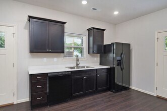 1320 E Elm St in Springfield, MO - Building Photo - Building Photo