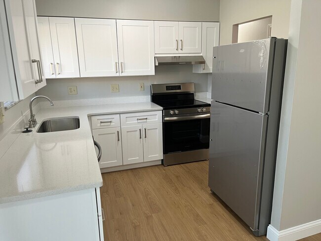property at 858 Heatherstone Dr