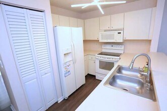 7265 SW 42nd Ct in Davie, FL - Building Photo - Building Photo