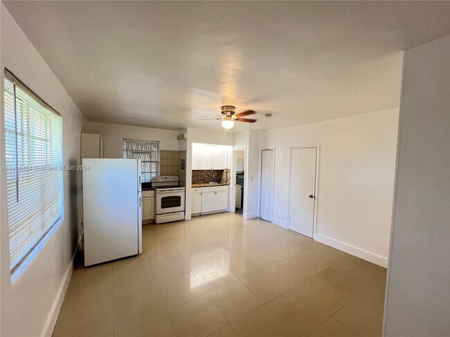 7535 NW 4th Ct, Unit 4 in Miami, FL - Building Photo - Building Photo