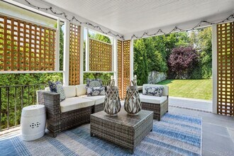 16 Lyons Pl in Larchmont, NY - Building Photo - Building Photo