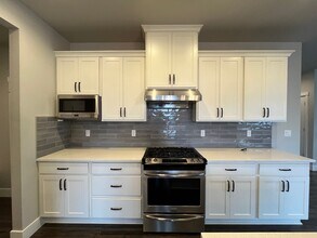 15675 NE Clackamas Ct in Portland, OR - Building Photo - Building Photo