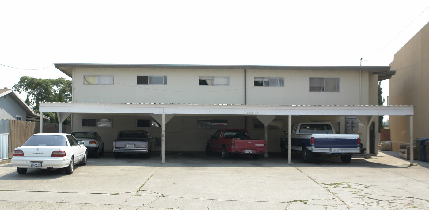 1717 Amber Dr in Antioch, CA - Building Photo