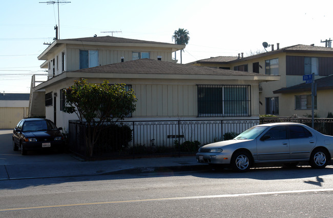 11124 S Inglewood Ave in Inglewood, CA - Building Photo - Building Photo