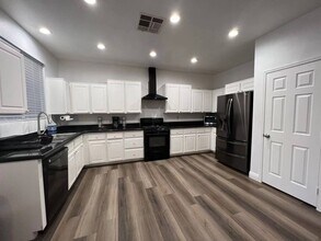 4570 Sparwood Dr in Las Vegas, NV - Building Photo - Building Photo