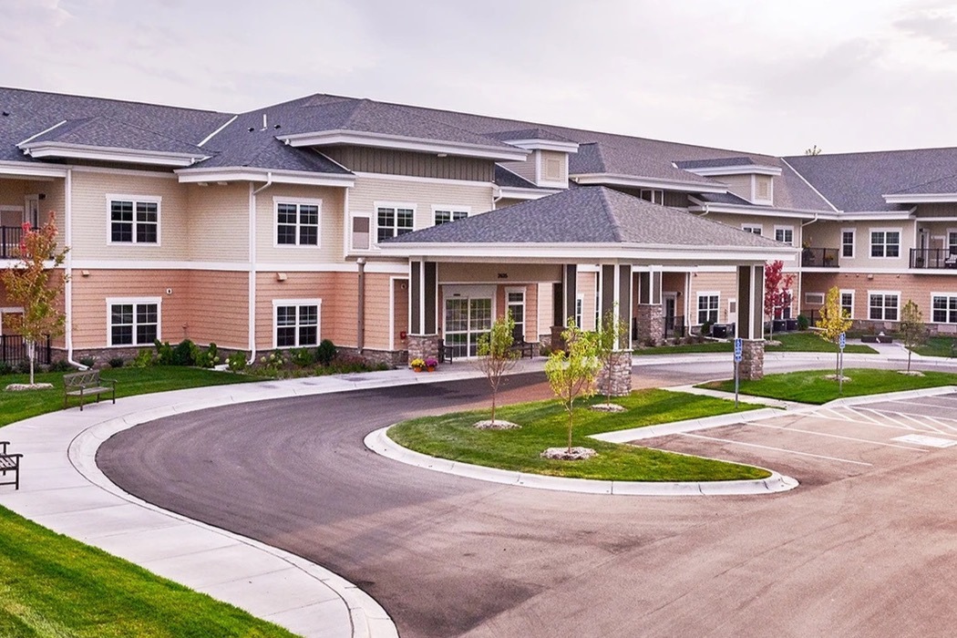 Stonebay Senior Living in Orono, MN - Building Photo