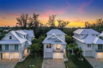 6925 Longboat Dr S in Longboat Key, FL - Foto de edificio - Building Photo