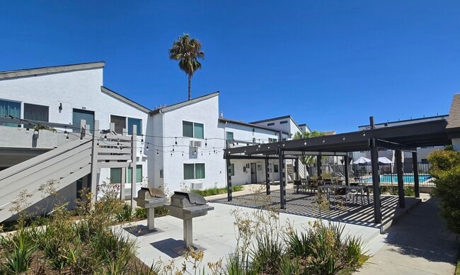 Monroe Garden in Garden Grove, CA - Building Photo - Building Photo