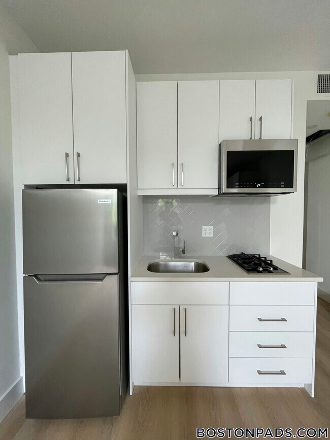 1127 Harrison Ave in Boston, MA - Building Photo - Building Photo
