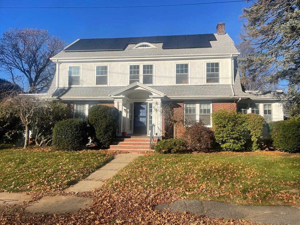 26 Lawrence Rd in Swampscott, MA - Building Photo