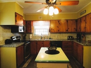 22 Birch St in Bourne, MA - Building Photo - Building Photo