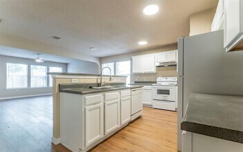 7106 Thannas Way in Austin, TX - Building Photo - Building Photo
