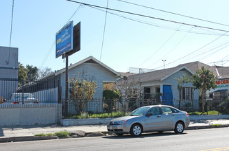 2224 Maple Ave in Los Angeles, CA - Building Photo - Building Photo