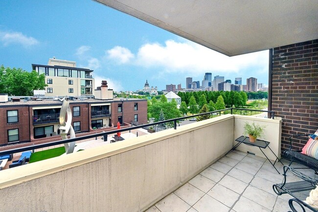 48 Groveland Terrace in Minneapolis, MN - Building Photo - Building Photo