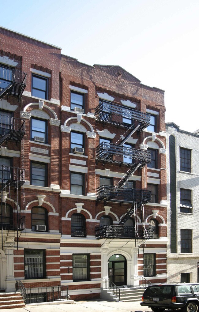 221 E 94th St in New York, NY - Building Photo - Building Photo