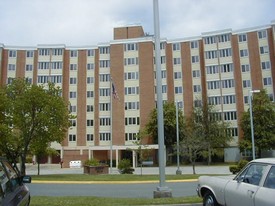 Crescent Halls Apartamentos