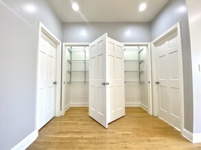 1012 W Sunnyside Ave, Unit 2 in Chicago, IL - Building Photo - Building Photo