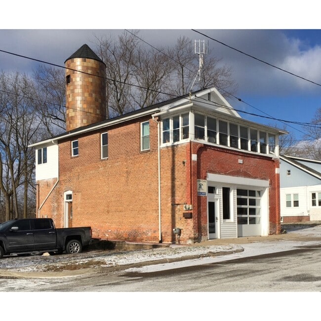 115 N Maple St, Unit Firehouse  Upstairs