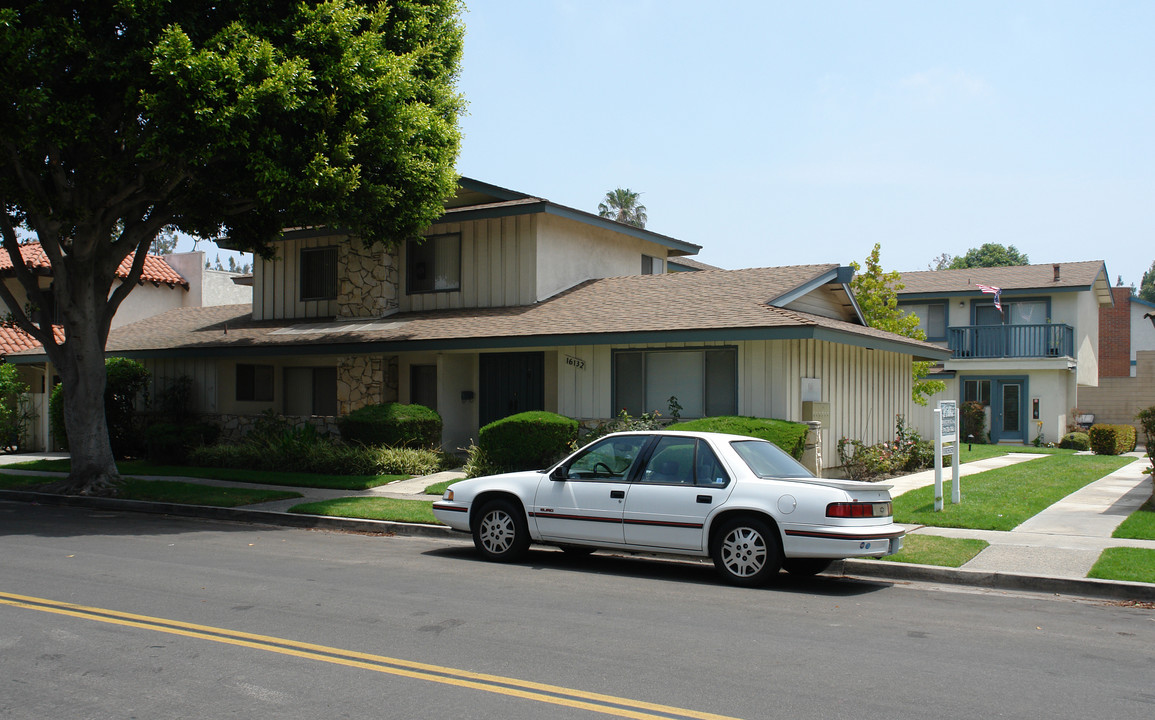 16132 Malaga Ln in Huntington Beach, CA - Building Photo