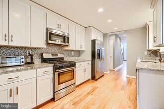 2229 Eastern Ave in Baltimore, MD - Foto de edificio - Building Photo