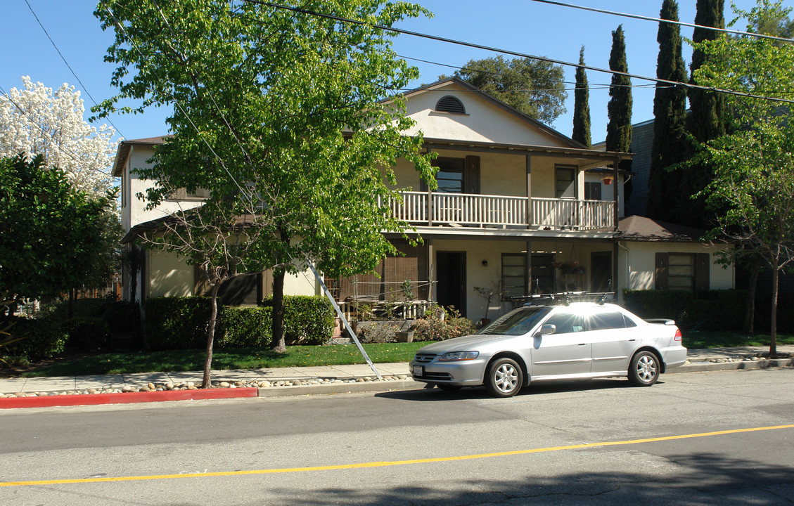 2305 Yale St in Palo Alto, CA - Foto de edificio