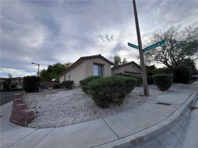 10501 Jeremy Ridge Ave in Las Vegas, NV - Building Photo - Building Photo