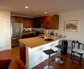 205 Marin Blvd, Unit 413 in Jersey City, NJ - Foto de edificio - Building Photo