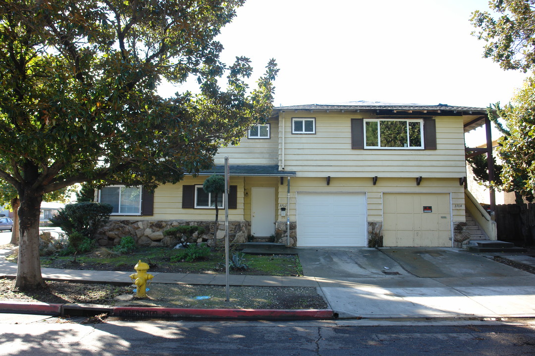 3702-2704 Underwood Dr in San Jose, CA - Building Photo