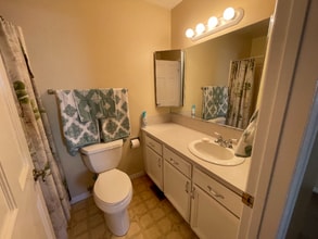 986 Cedar Knolls W in Cedar City, UT - Foto de edificio - Building Photo