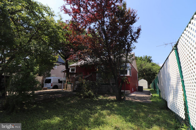property at 817 Chillum Rd