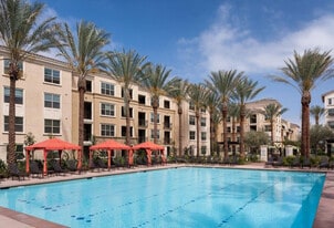 5945 Linda Vista Rd in San Diego, CA - Building Photo