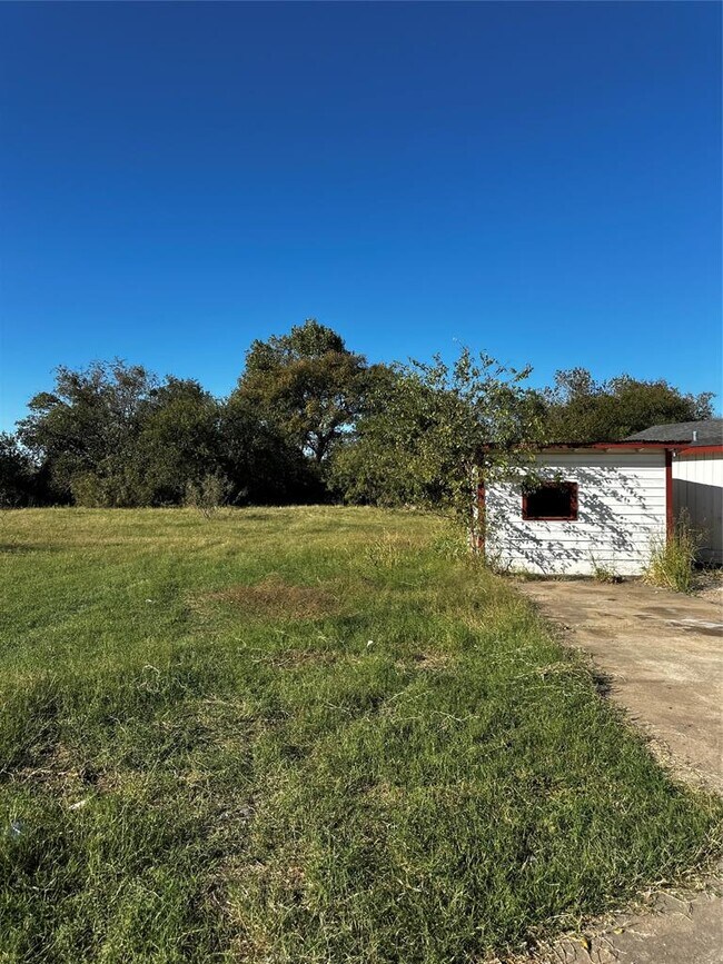 property at 2601 N Interstate Hwy 35