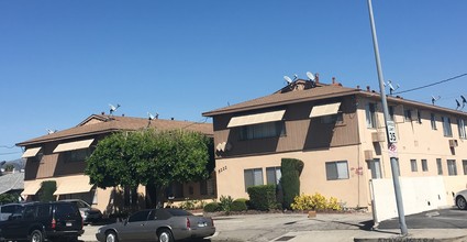 5222 Cahuenga Blvd in North Hollywood, CA - Foto de edificio - Building Photo