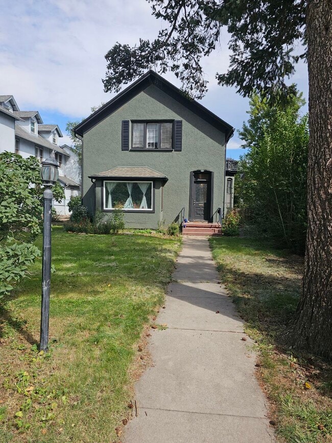 property at 605 N Cascade Ave