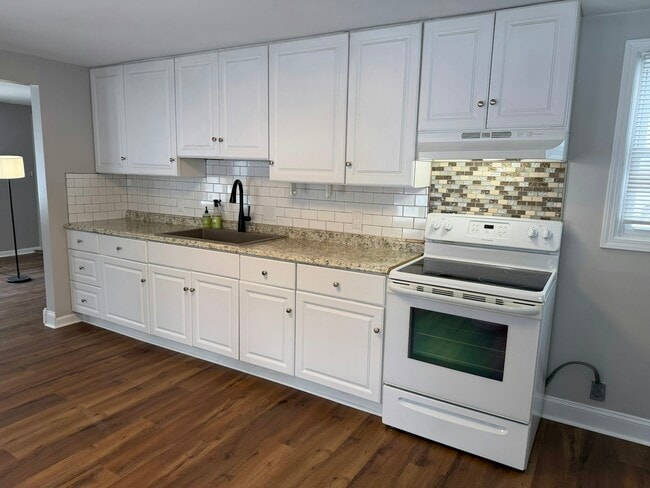 2396 S Long Lake Rd in Fenton, MI - Building Photo - Building Photo