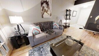 168 Simcoe St in Toronto, ON - Building Photo