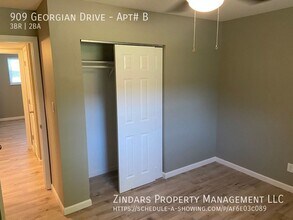 909 Georgian Dr in Danville, IL - Building Photo - Building Photo