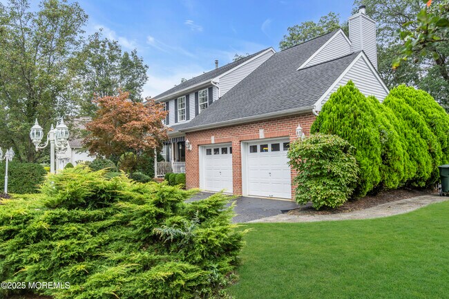 41 Carrie Dr in Howell, NJ - Building Photo - Building Photo