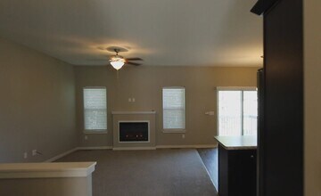 2033 Mackinaw Dr in Iowa City, IA - Building Photo - Building Photo