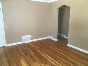 21795 Tuscany Ave in Eastpointe, MI - Building Photo - Building Photo