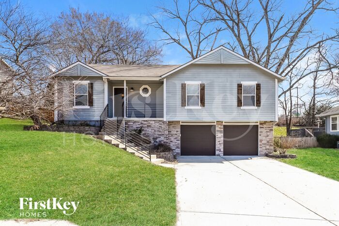 5379 Heritage Hill Rd in Parkville, MO - Building Photo